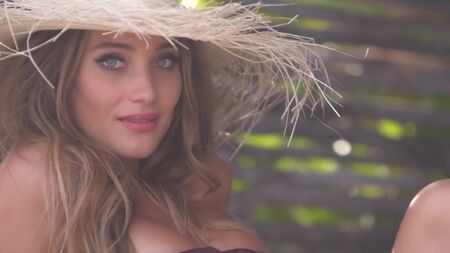 Hannah Jeter met ses courbes en valeur au Mexique _ Lingerie _ Sports Illustrated Swi