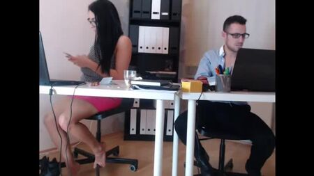 Une webcam au bureau : un nu risqué