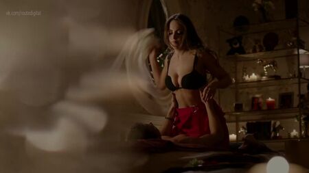 Elizabeth Gillies - Dynastie s02e21 (2018) HD 1080p Nue ? Sexy ! Regarder en ligne