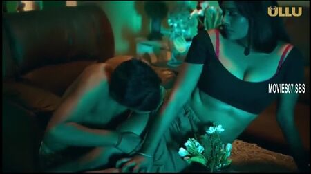 Charmsukh - Jane Anjane Mein S06E03 - #Indien #ulluoriginals #sexeindien #websérieindienne #femmeindienne #coco #groscul #grossepoitrine
