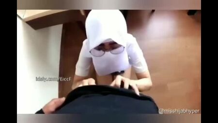 Vidéo porno indonésienne : lycéennes en hijab - XNXX.COM.mp4