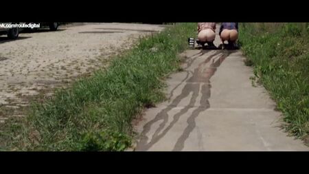 June Diane Raphael, Casey Wilson nues - Ass Backwards (États-Unis, 2013) 720p Regarder en ligne