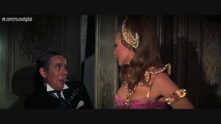 Ursula Andress, Daliah Lavi, etc. - Casino Royale (1967) HD 1080p Blu-ray. Des scènes de nudité ? Sexy ! À voir en ligne