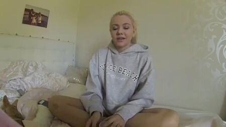 FIE LAURSEN ( Fie Laursen : Première vidéo ! )