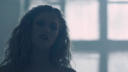 Lucy Aarden nue - Death Race 4 : Au-delà de l'anarchie (2018) HD 1080p Regarder en ligne