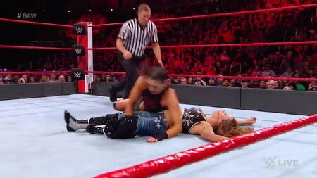 Mickie James contre Sonya Deville – Raw, 5 février 2018