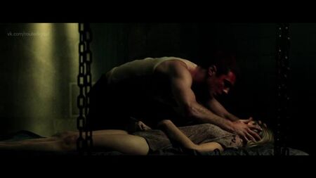 Halston Sage – Poker Night (2014) HD 1080p – Des scènes de nudité ? Sexy ! À voir en ligne