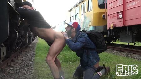 ROMEO DAVIS, RUSLAN ANGELO – DANS UN TRAIN – SANS CONDOM