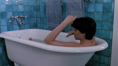 Annabella Sciorra nue - Whispers In The Dark (1992) 1080p