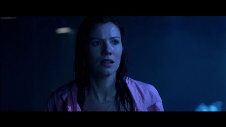 Odessa Munroe nue - Freddy contre Jason (2003)