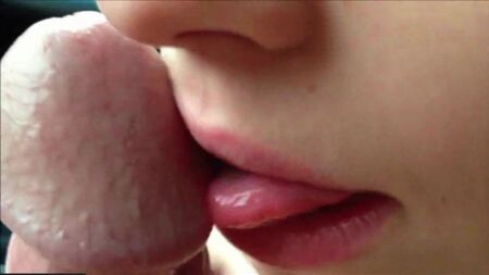 Gros plan extrême : une fille fait une pipe - Vidéos porno HD gratuites - Films de fellation - Clips amateurs
