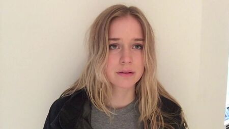 Elizabeth Lail (femme)