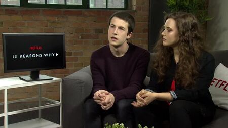 Interview de Dylan Minnette et Katherine Langford à propos de la série pour adolescents de Netflix « 13 Reasons Why » - YouTube