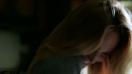 Hommage sexy à Caity Lotz