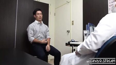 Hunk-CH OVA 778 : Un médecin et une patiente baisent en chaussettes noires