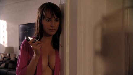 Les magnifiques seins de Julie Ann Emery