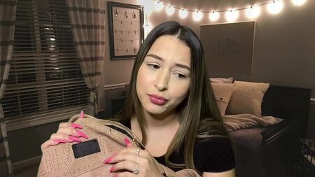 [Alexandria ASMR] ASMR : une meilleure amie un peu toxique te coiffe et te maquille pour une fête à laquelle elle n'a pas été invitée