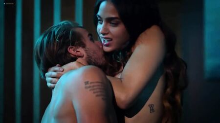 Célébrités seins nus au cinéma
