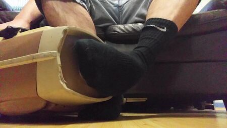 Passer l'aspirateur sur des chaussettes Nike noires