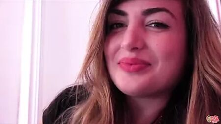 Une si belle actrice italienne rien que pour toi