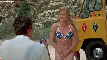 Amy Adams nue, Beth Broderick, Lauren Ambrose, etc. - Psycho Beach Party (2000) Blu-ray 1080p / Amy Adams - Psycho Beach Party