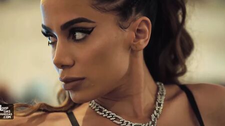 Anitta est nue