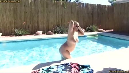 Une fille enceinte séduit son père