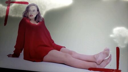 Hommage au sperme sur les pieds de Natalie Portman