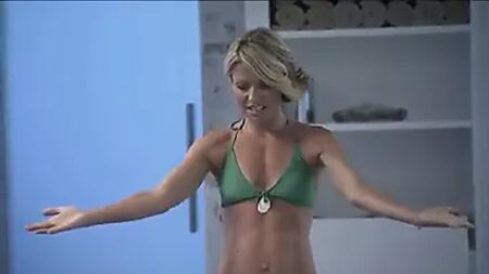 Kelly Ripa - Bikini mouillé