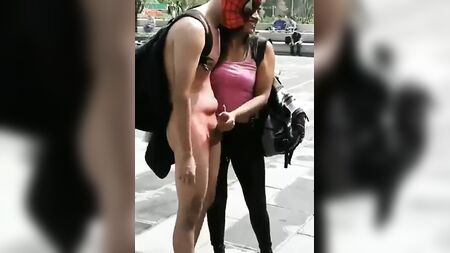 CFNM en public