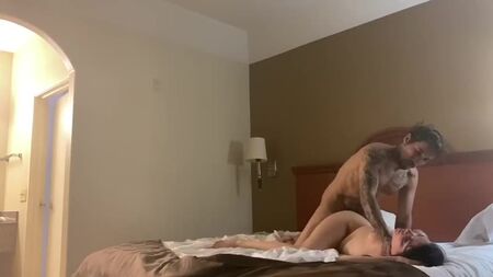 Motel : Je baise ma fille de Tinder