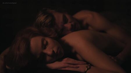 Anya Taylor-Joy nue (couverte) - Le Jeu de la reine (2020) s01e04e06e07 1080p Regarder en ligne / Аня Тейлор-Джой - Ход королевы