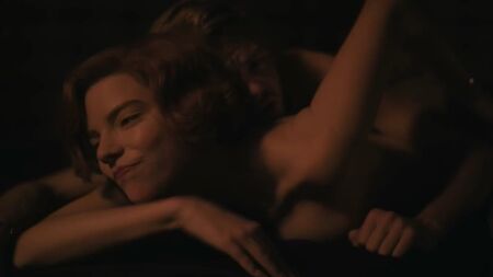 Anya Taylor-Joy nue (couverte) - Le Jeu de la reine, saison 1, épisodes 3 à 6 (2020) HD 1080p Regarder en ligne / Аня Тейлор-Джой - Ход королевы