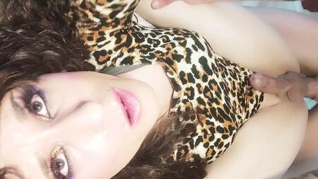 Sissy soumise, baise sans capote avec éjaculation interne, baise de sissy en gros plan, POV n° 1