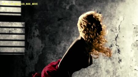 Jaime King nue - Sin City (2005)