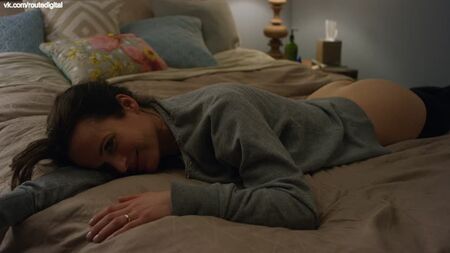 Elizabeth Reaser Nude - Easy (2016) Regarder en ligne en HD / Elizabeth Reaser - Easy