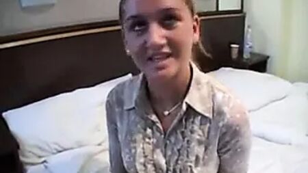 La femme de chambre de l'hôtel est faite pour baiser !