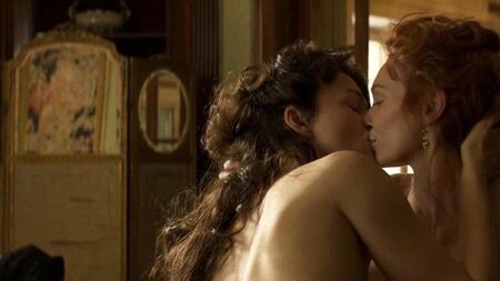 Keira Knightley dans une scène de sexe lesbien dans « Colette » sur ScandalPlanet.Com