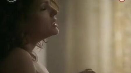 Dina Meyer dans une scène de sexe torride