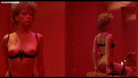 Sherilyn Fenn, Lois Chiles, Britney Marsh nues - Le Journal d'un tueur à gages (1991) HD 1080p Blu-ray